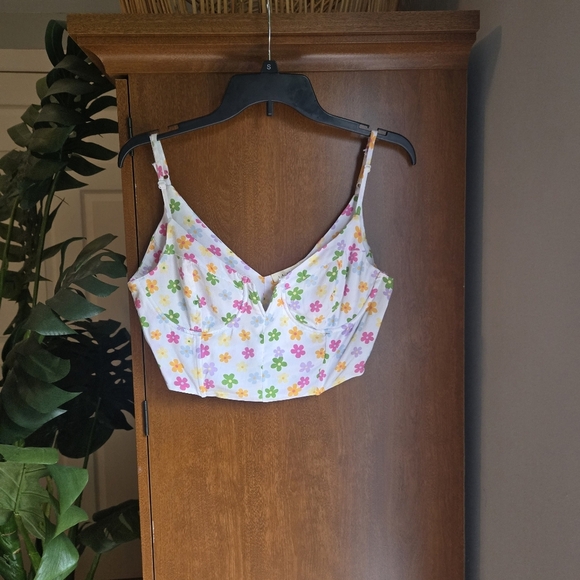 La Hearts White and Pink Crop Top - Picture 1 of 6